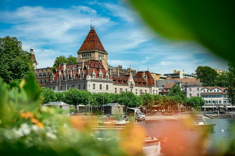 Arbeiten in Lausanne: Warum die Stadt am Genfersee für deutsche Fachkräfte mehr ist als ein Schweizer Gehaltsversprechen