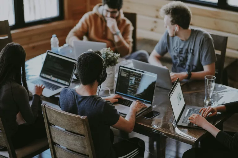 Softwareentwickler Jobs Schweiz Remote: Gehalt, Voraussetzungen und die besten Chancen im Homeoffice