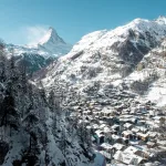 Wintersaison 2026/27 in der Schweiz: Jobs, Orte, Lohn und Ablauf